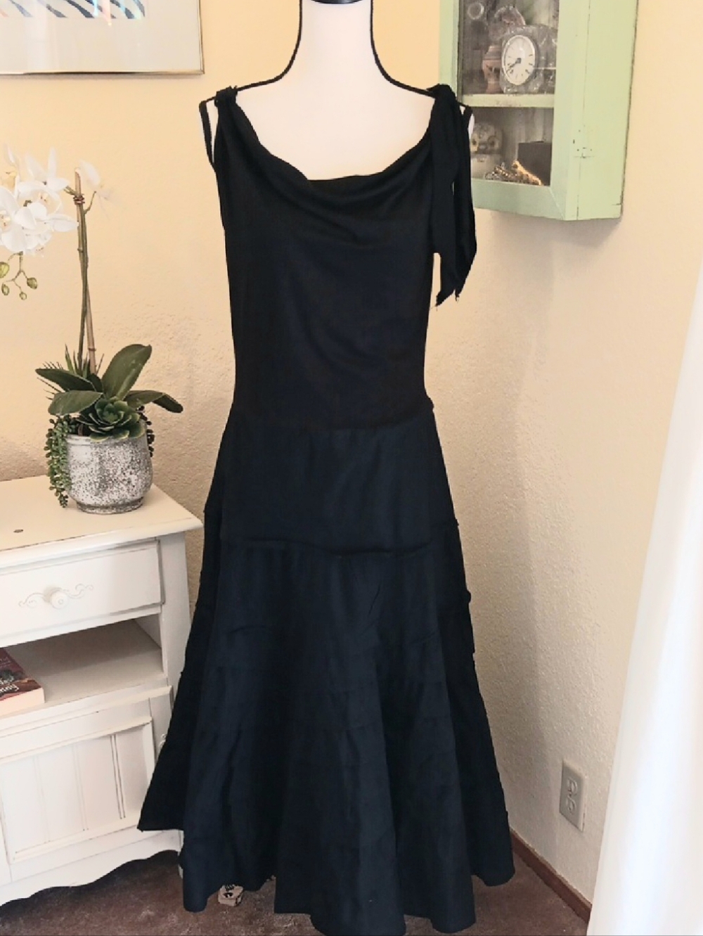 2 Friends Black Dress. Festival. Dance.